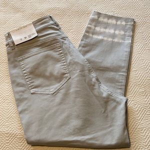 NWT LOFT Gray Curvy high waist skinny crop jeans w/white banding on frayed leg